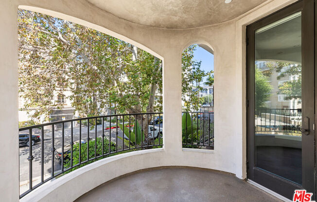 320 S Swall Dr Apt 4