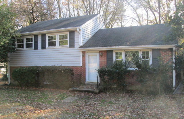 4 Bedroom 2 Bath Chesterfield Tri-Level Near Chippenham Parkway