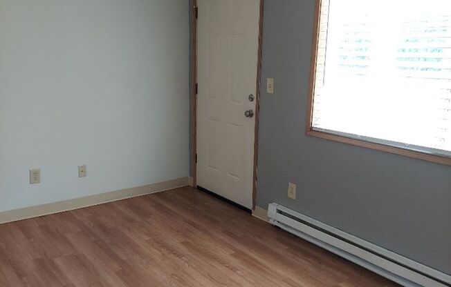 1 bed, 1 bath, 576 sqft, $1,150, Unit 13