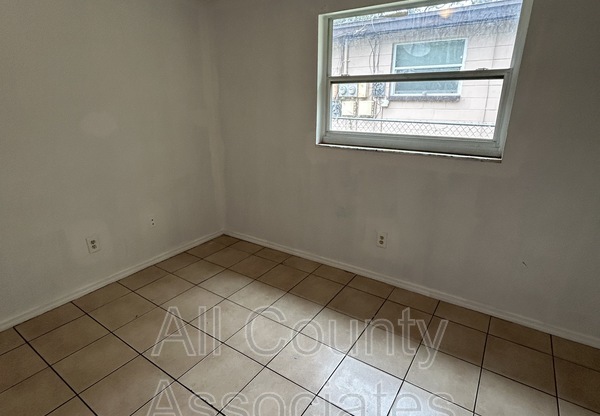8722 N 48 ST