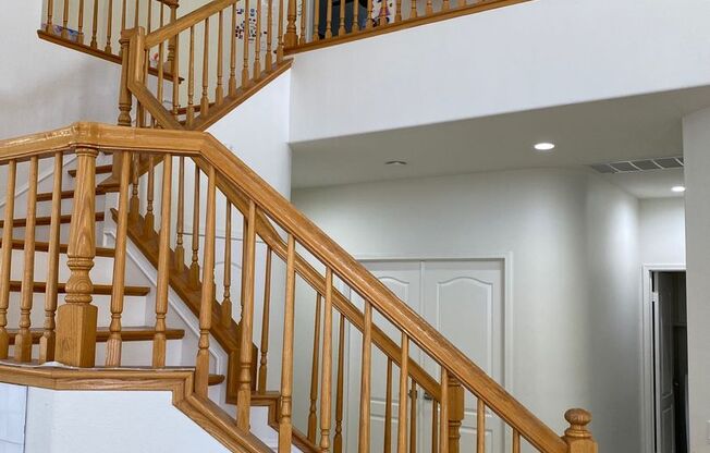 5 Bedroom Valencia Home at End of Cul-De-Sac