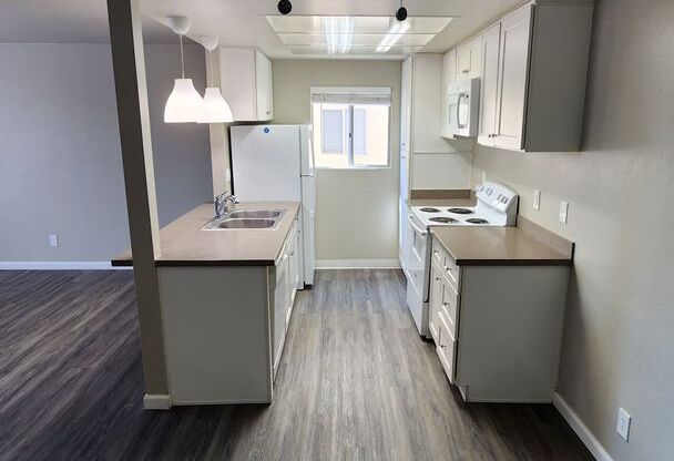 1 bed, 1 bath, 720 sqft, $1,990, Unit 21