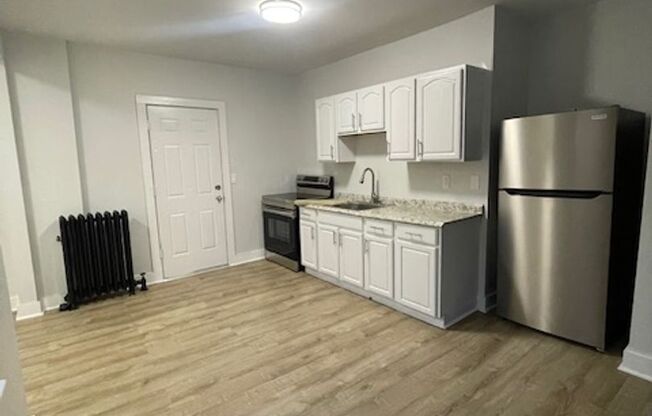 3 beds, 1 bath, $1,750, Unit 147 Belmont Ave Unit #4L