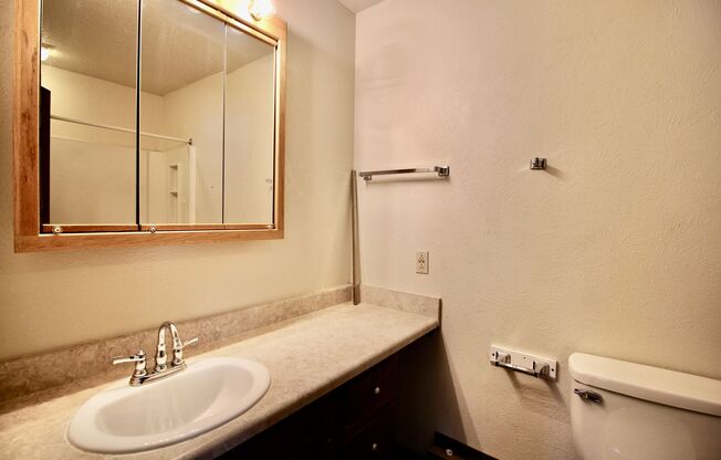 2 beds, 1 bath, $950, Unit Unit 7