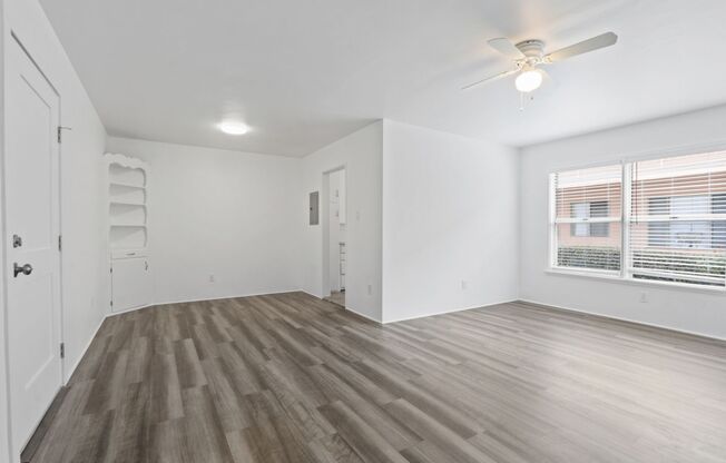 NEWLY RENOVATED STUDIO IN PRIME ALAMITOS BEACH!