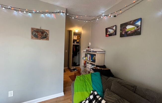 1 bed, 1 bath, 550 sqft, $1,195, Unit 302