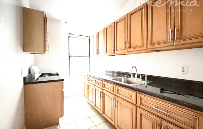 2 beds, 1 bath, $2,865, Unit 5-C