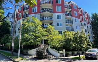 Beautiful 1-Bedroom Condo on Capitol Hill – Includes 2 Parking Spaces