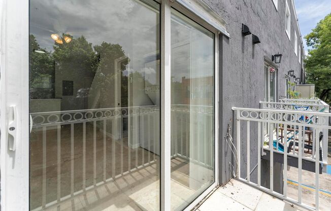 1 bed, 1.5 baths, 693 sqft, $1,950, Unit 208