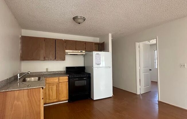 5 beds, 2 baths, $2,800, Unit A