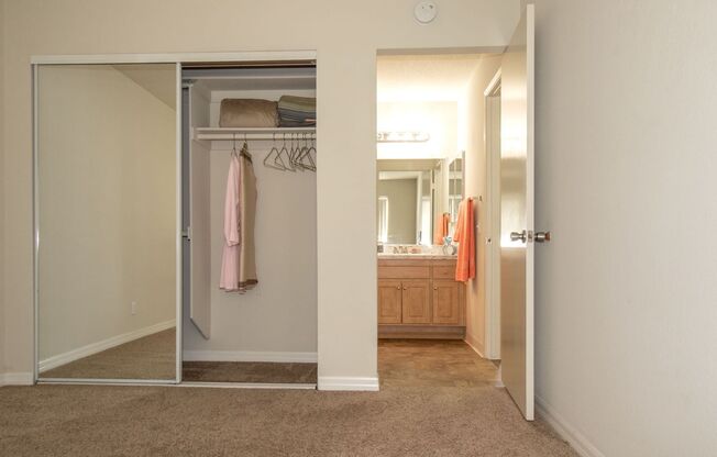 2 beds, 2 baths, 975 sqft, $2,900, Unit G-10