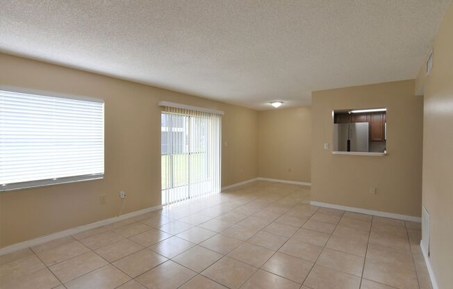 UPDATED KITCHEN!!! 2BR 1BA in Windmill Point. Waterford Lakes/UCF area. ALL TILE FLOORS, Community Pool!