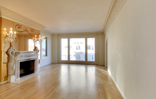 2090 Green Street (003r)