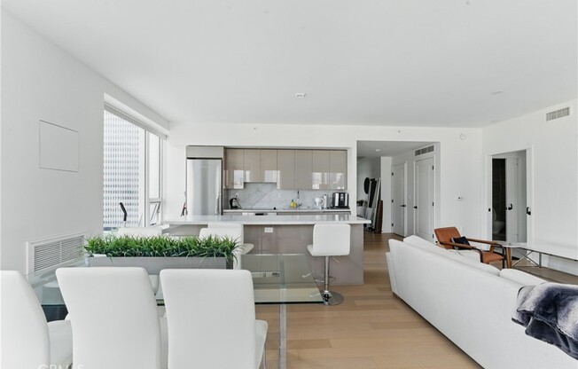 2 beds, 2 baths, 1,353 sqft, $5,500, Unit 1010