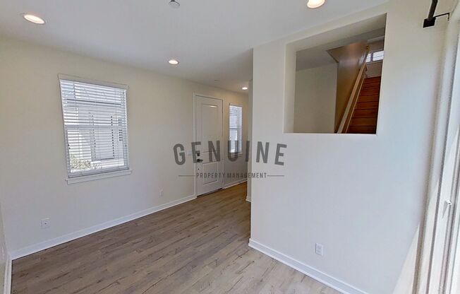 3Bd 2.5Ba Tri-Level Home w/Rooftop Deck