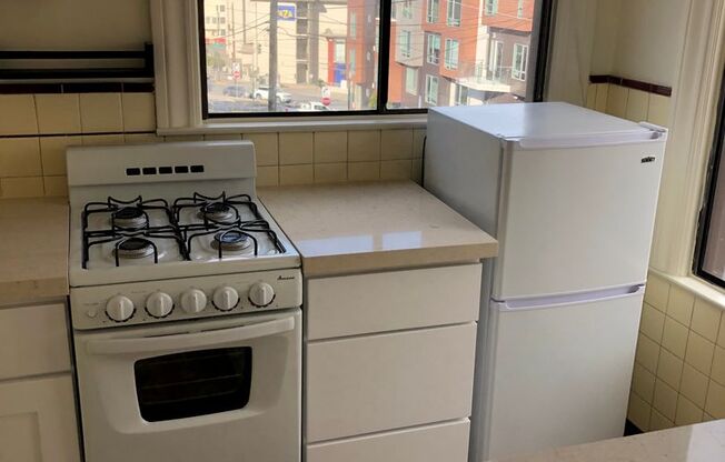 1 bed, 1 bath, $2,995