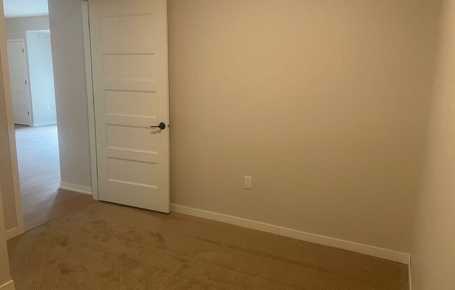 1 bed, 1 bath, 1,013 sqft, $2,989, Unit 102