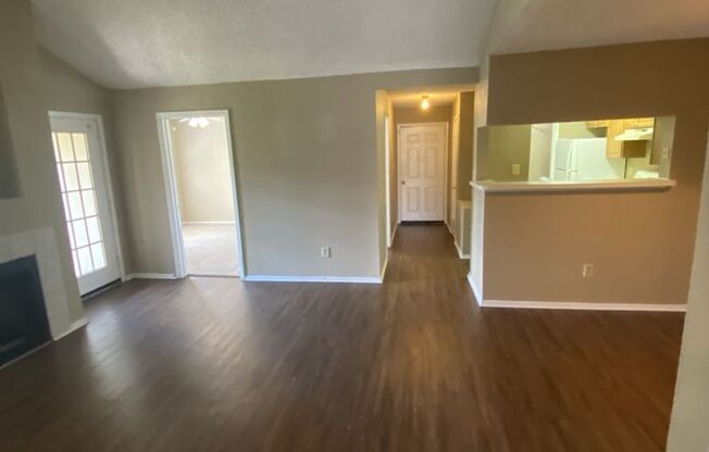 2 BED 2 BATH MOVE IN NOW!! TOP FLOOR $1,400 per month