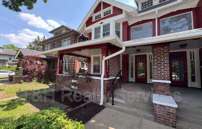 39 E 32 ST