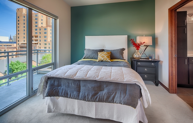 Apartments in Downtown Madison, Wisconsin. Domain Apartments offers luxury studio, 1 bedroom, 1 bedroom + Den, and 2 bedroom apartments.