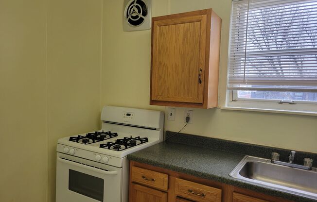 Charming 1 BR/1 BA Apartment in Pleasant Hill!