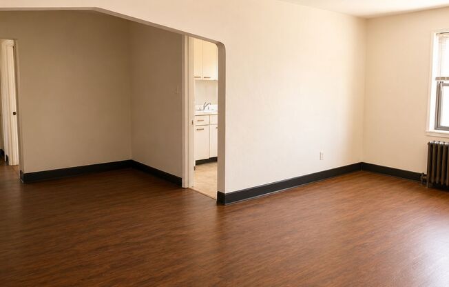 *** Spacious 1 Bedroom Apartments in the Heart of Mt. Lebanon * Pet Friendly  * Walk to the T * Available Now ***