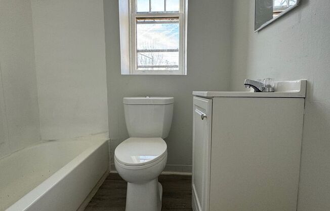 Studio, 1 bath, 550 sqft, $750, Unit B-105