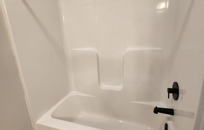 3 beds, 2 baths, 1,006 sqft, $1,800, Unit 500-207