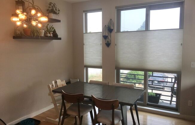 Stunning Ballard Townhome with Rooftop Deck, Views & Parking!