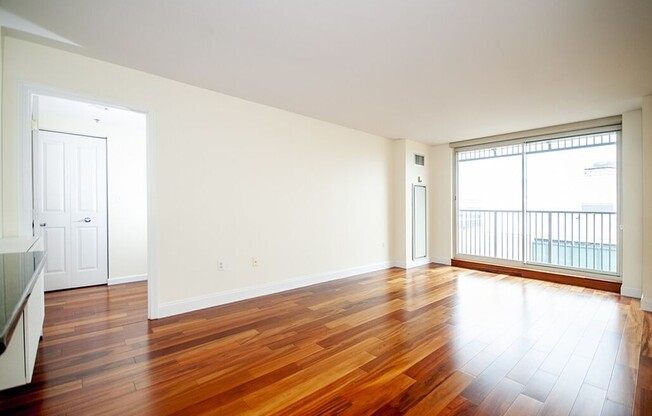 2 beds, 2 baths, 1,014 sqft, $4,100, Unit 1521