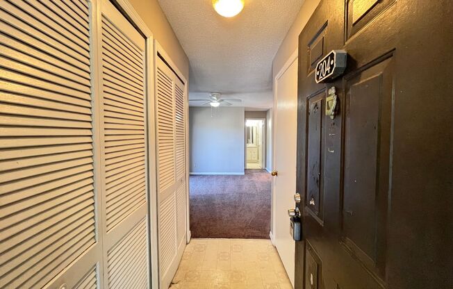Great 1/1 condo at Metrowest.