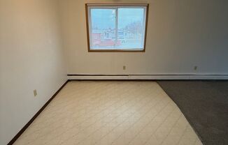 2 beds, 1 bath, $800, Unit 16