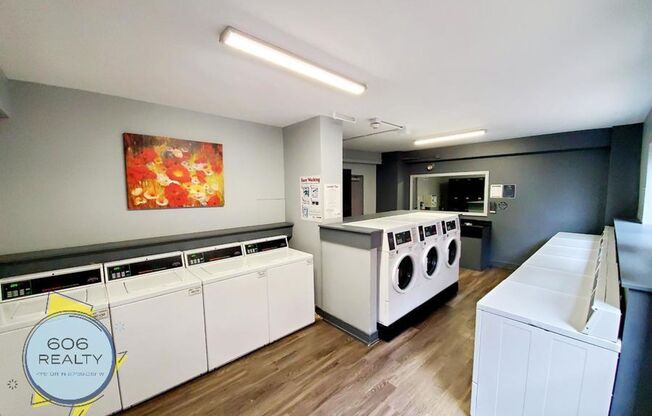 Welcome to 732 W. Bittersweet Pl.!!!