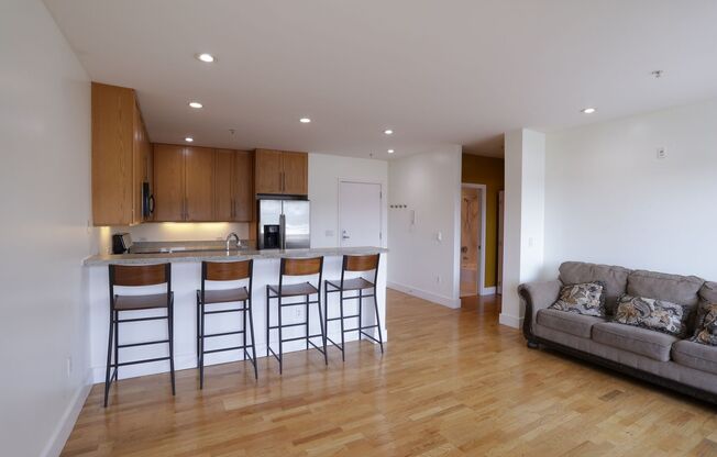 371 30th St #201 - 1 Bedroom | 1 Bath | Condo