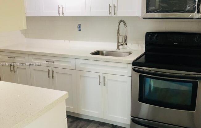 451 NE 207 LN