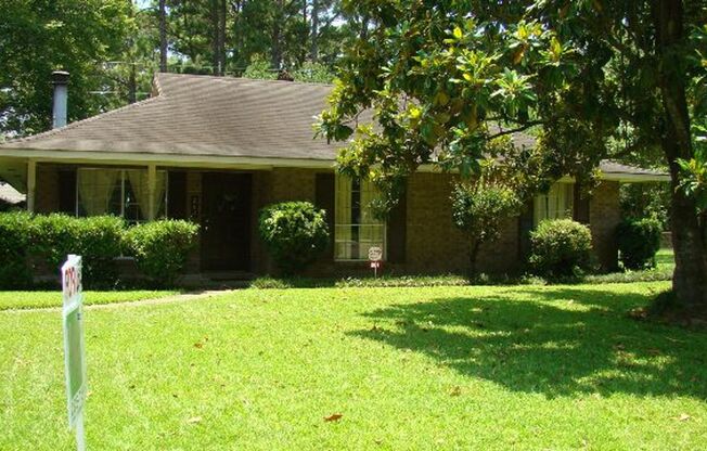Excellent location! Highland at Starring