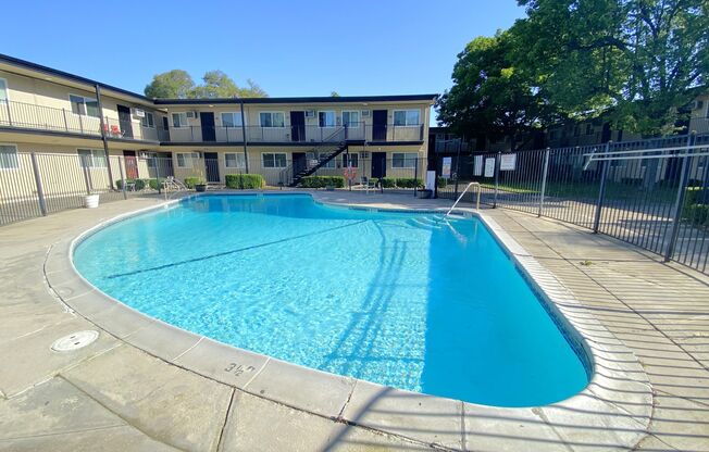 2512 Edison Avenue - Oak Plaza