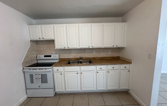 2 beds, 1 bath, 650 sqft, $1,625, Unit F