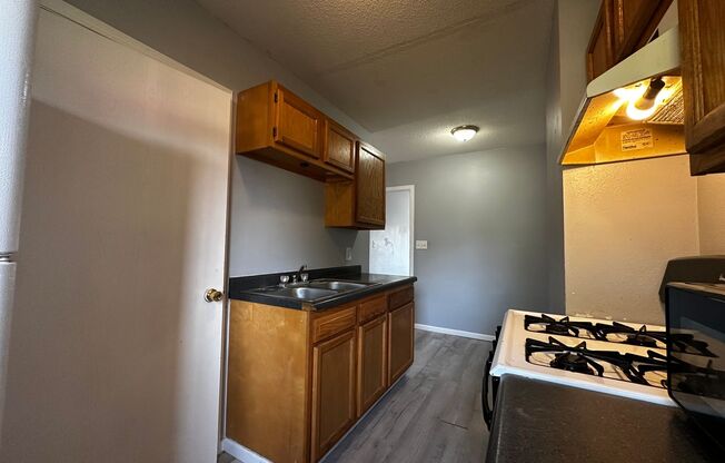 2 beds, 1 bath, 600 sqft, $800, Unit Unit 2