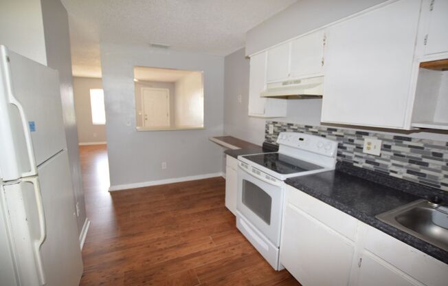 2 beds, 1 bath, $1,200