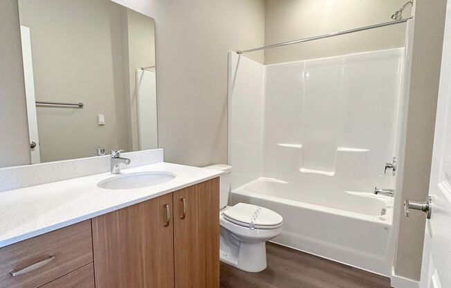 2 beds, 2 baths, 900 sqft, $1,535, Unit 4560-204