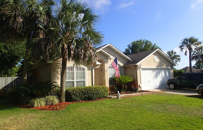 Beautiful Home in a gated community in Mary Esther! Call Today!