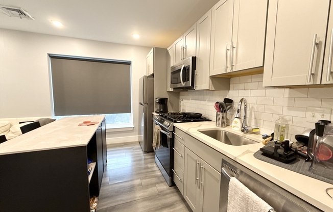 2 beds, 2 baths, 475 sqft, $4,200, Unit 301