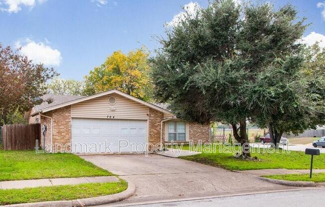 704 THOMAS CHAPEL DR