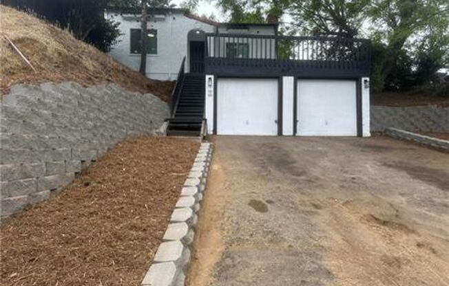 Secluded & Spacious La Mesa home available Now!