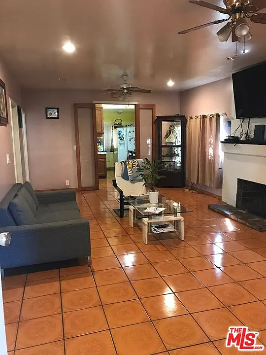 112 S EUCALYPTUS AVE