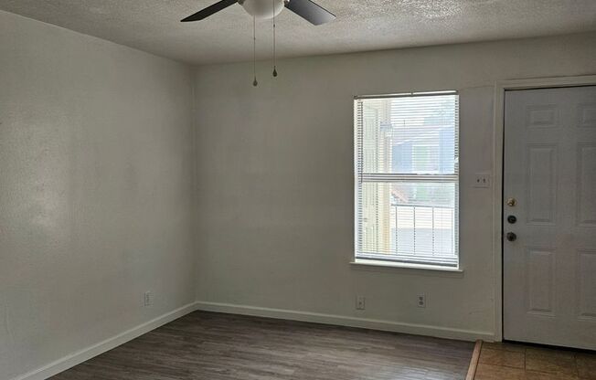 2 beds, 1 bath, 840 sqft, $1,325