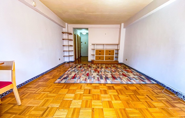 335 E 51 ST