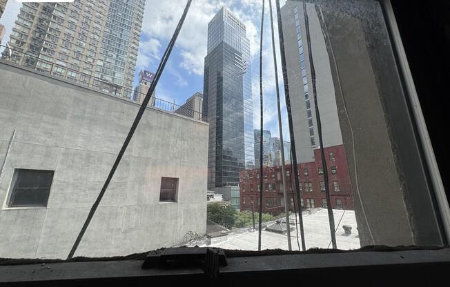 309 W 47 ST