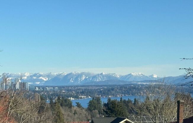 Spacious 4BR Capitol Hill Home with Lake Washington & Mountain Views